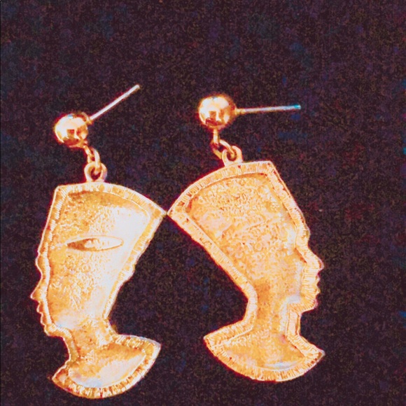 Vintage AVON Egyptian Style Vintage Earrings 1980's gold post included - Picture 2 of 2